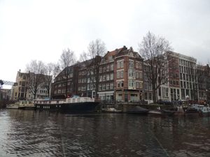 House boats along the canal