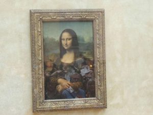 Mona Lisa from 50metres at a maximum zoom past the crowds