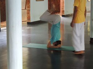 Half head stand